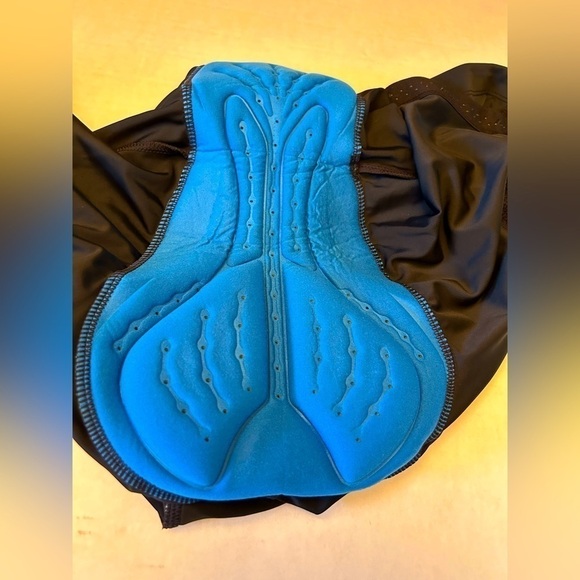 Beroy Cycling padded black shorts w/small pocket on back side. Sz L.   Q12 - Picture 13 of 13